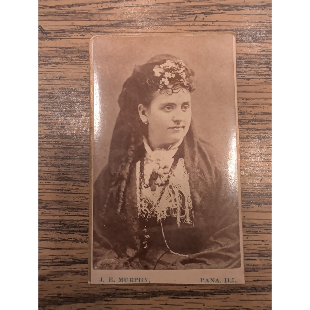 Antique Cabinet Card Woman Victorian Portrait J.E. Murphy Pana Illinois 4x2.75